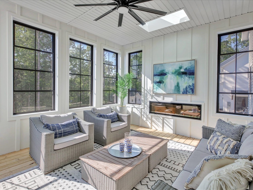 Three-season sun room