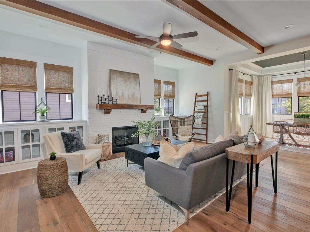 Living room opening to breakfast area